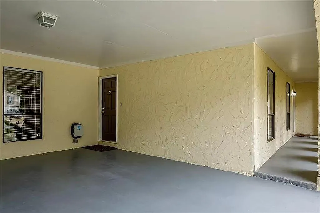 3 bed, 2142 sqft, $2,550 — Photo 2