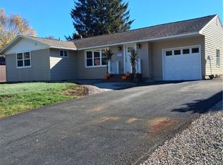 101 Augusta Dr, North Syracuse, NY 13212