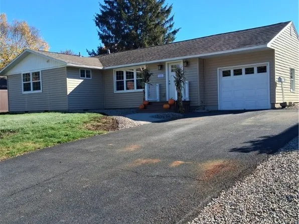 101 Augusta Dr, North Syracuse, NY 13212