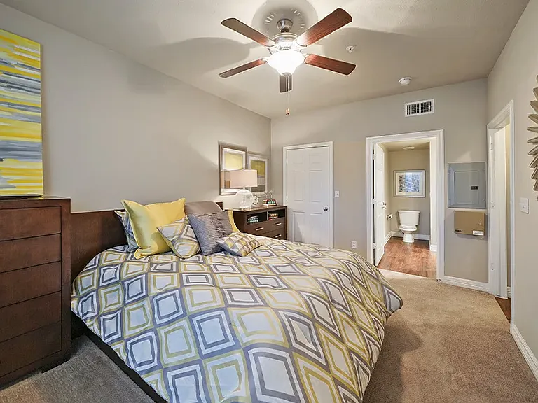 River Pointe Apartments — Photo 28
