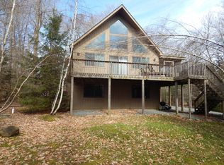 6295 Lakeview Dr, Pocono Pines, PA 18350