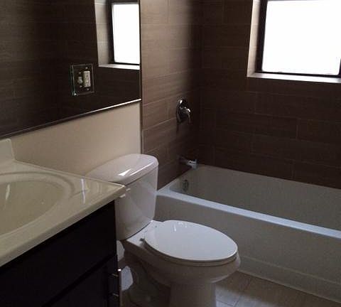 4th image of 1821 W Leland Ave #2A