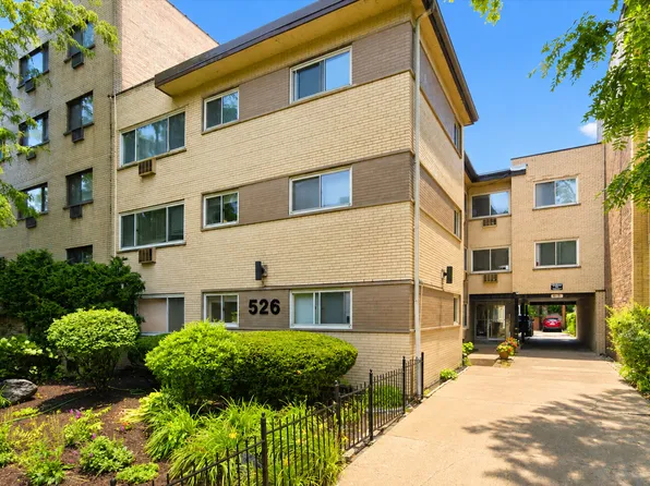 526 W Roscoe St APT 2A, Chicago, IL 60657