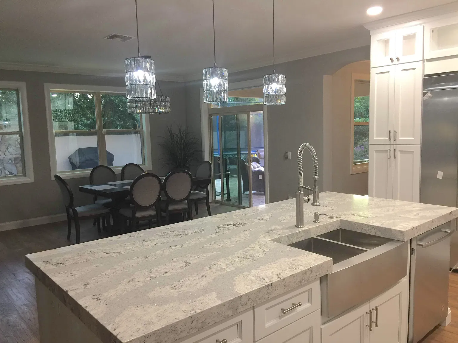 6 bed, 4696 sqft, $4,900 — Photo 2
