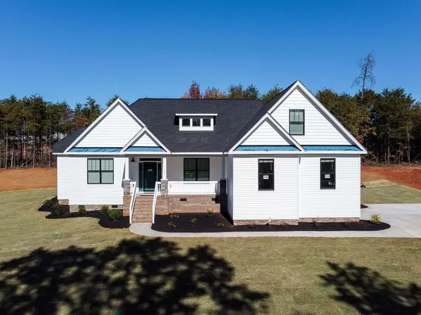 523 Forden Dr, Wellford, SC 29385