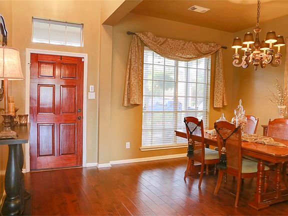 3rd image of 3909 Dunlavy Dr