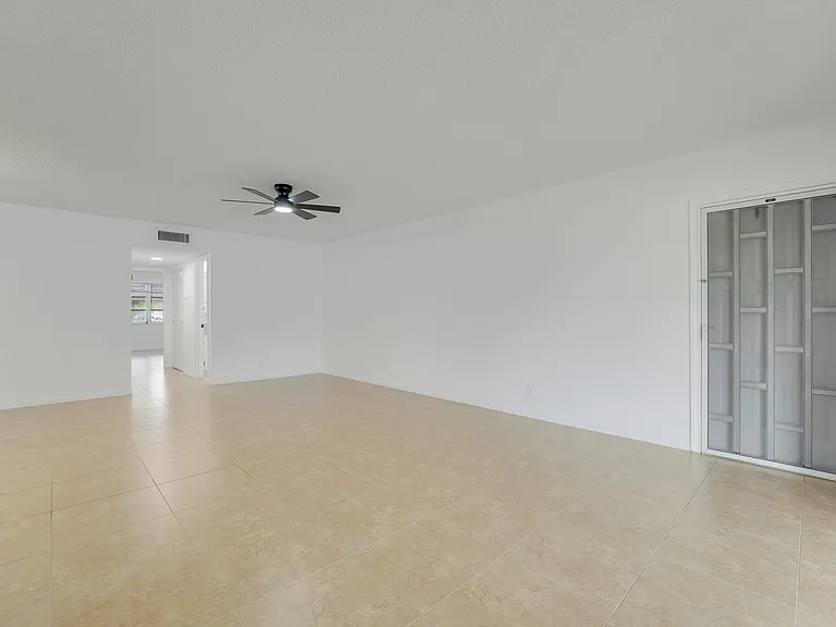 1142 Circle Ter W #C — Photo 6