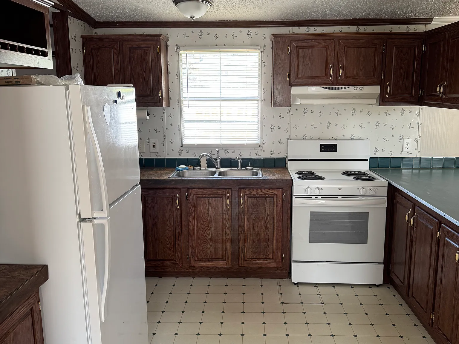 3 bed, 1272 sqft, $1,700 — Photo 2