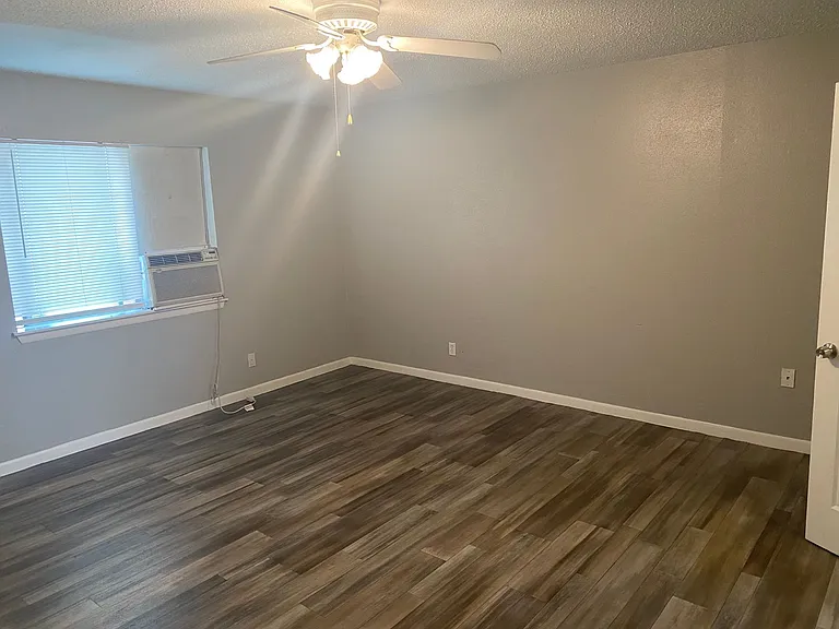 Courtland Place Apartments — Photo 8