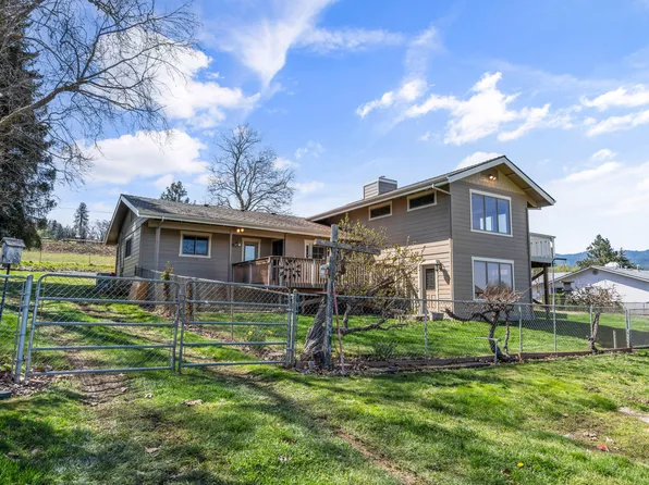 142 Theo Dr, Talent, OR 97540