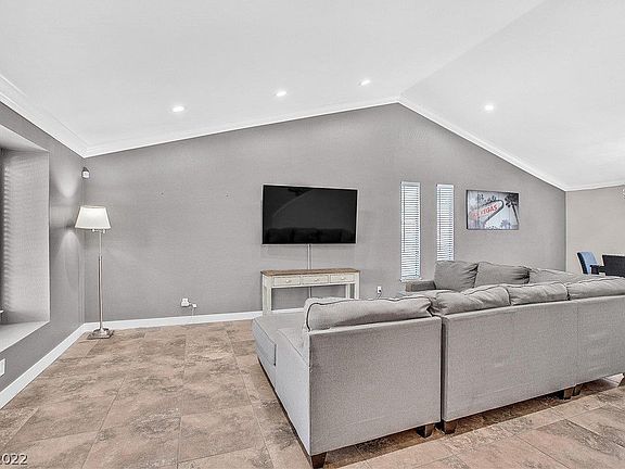 3rd image of 7992 Aspendale Dr