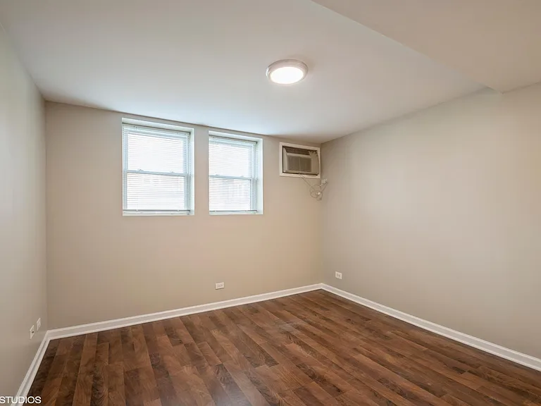 4860 N Rockwell — Photo 19