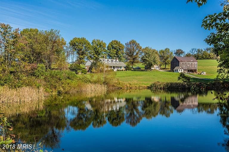 Gorgeous Cape Cod overlooking Park Lake (yours!)