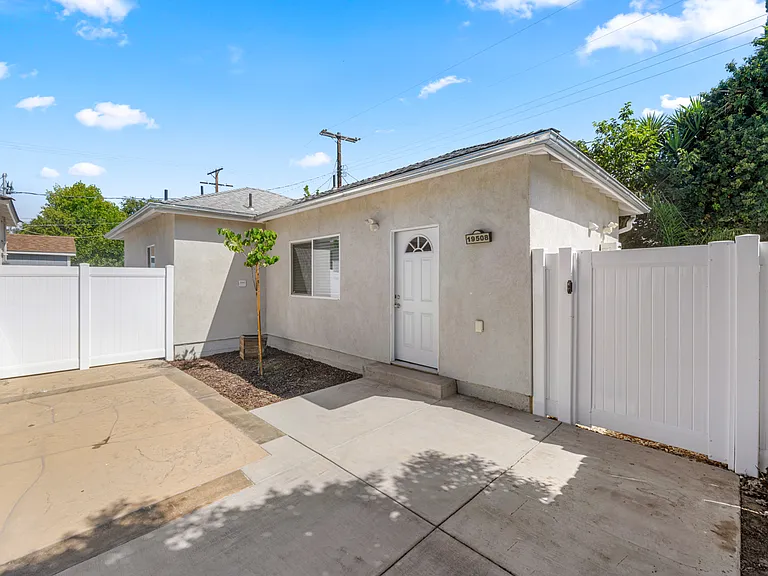 19508 Hart St — Photo 28