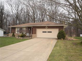 7171 Laura Lee Ln, Seven Hills, OH 44131
