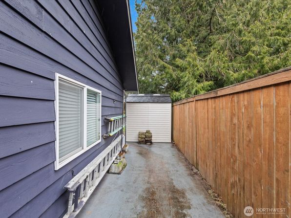 24201 Firdale Ave, Edmonds, WA 98020