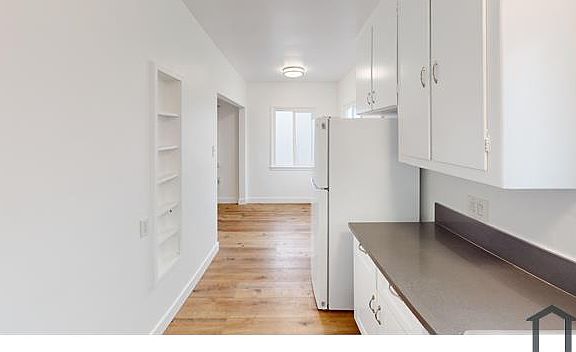 5th image of 120 E Kelso St #1