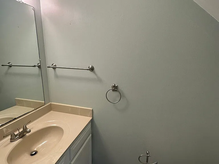 140 Lullwater Dr #B — Photo 7