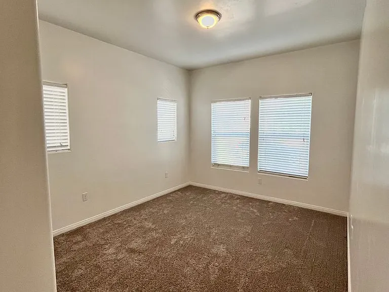 376 Lily Pad Ln — Photo 4