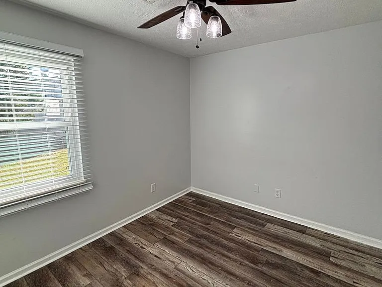 7800 Branford Ct — Photo 11