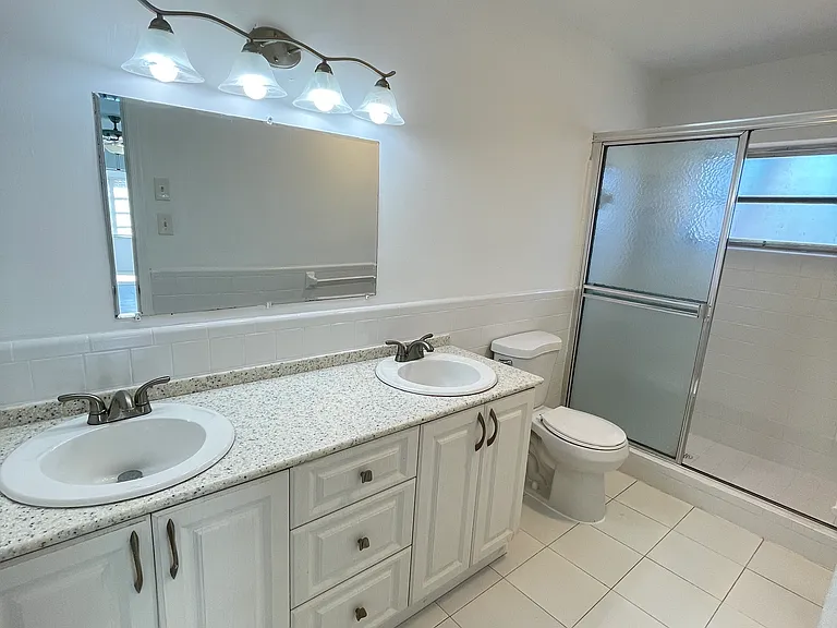 7200 NW 77th St — Photo 18