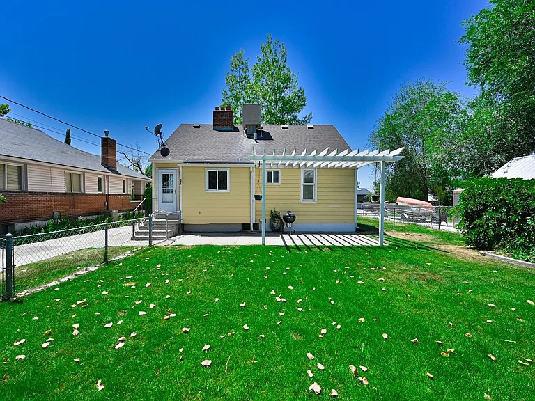 2789 S Alden St — Photo 8