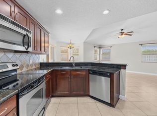 10 Valencia Dr, Boynton Beach, FL 33436