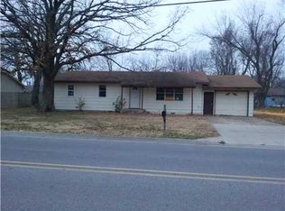 114 Country Club Rd, Siloam Springs, AR 72761