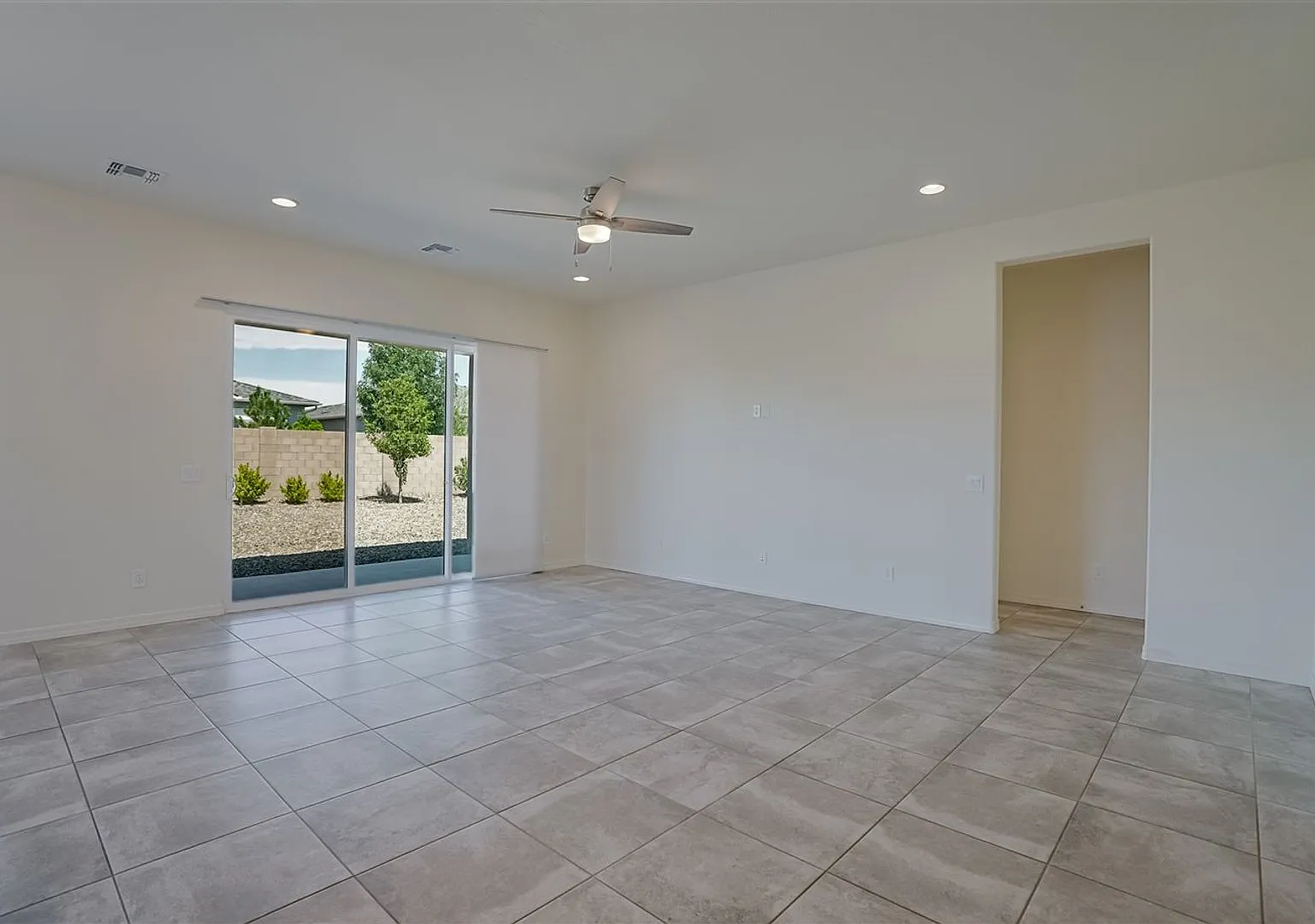 Large floorplan 3 bedroom, 2 bathroom home in Deep Well Ranch - Westwood Community, Prescott — Photo 4