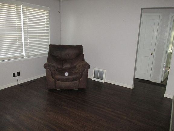 3rd image of 512 Montrose St