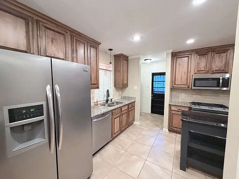 4922 Amboy Rd — Photo 5
