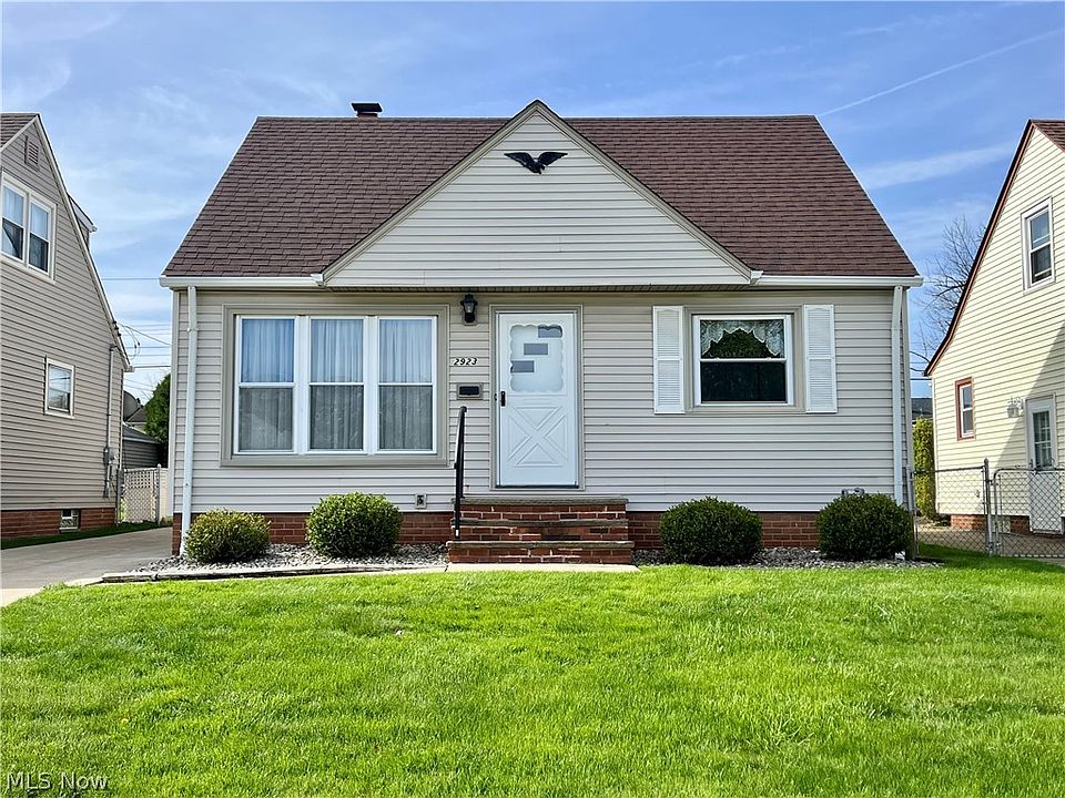 1st image of 2923 Stanfield Dr