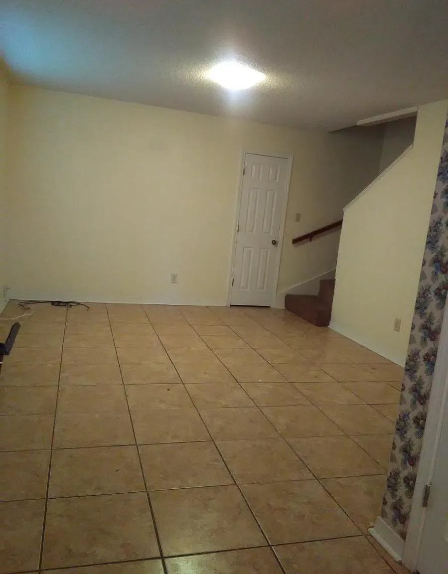 3 bed, 1350 sqft, $1,600 — Photo 1