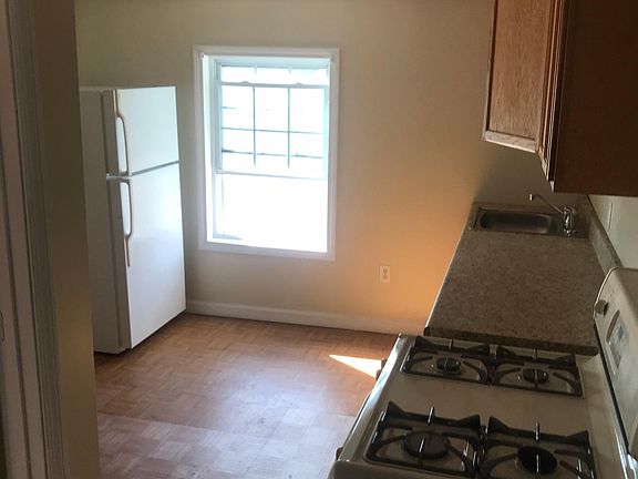 4th image of 168 Richard St #3