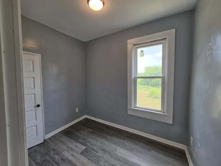 1653 W 10th Pl — Photo 4