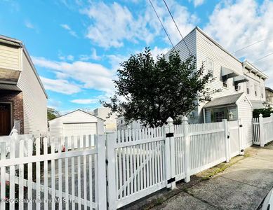80 Bell St, Staten Island, NY, 10305