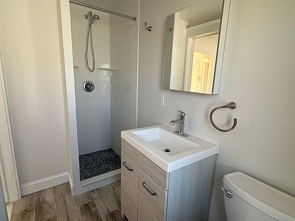 5th image of 3242 Middletown Rd APT 4
