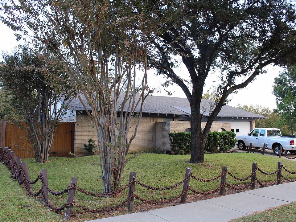 2nd image of 1301 Cedar Keys Dr