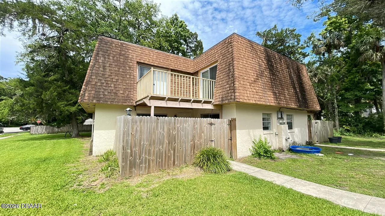 2 bed, 1.5 bath, 1242 sqft, $1,425 — Photo 1