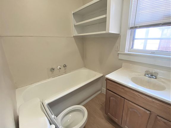 2nd image of 424 S 35th St APT 3