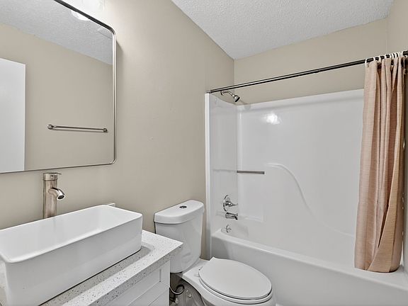 2nd image of 101 Bay Meadow Ct #101