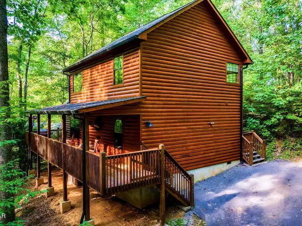 1315 N Baden Cir, Gatlinburg, TN 37738