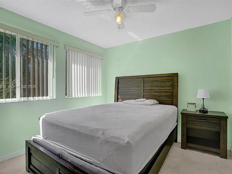 1726 SW 110th Ter — Photo 31