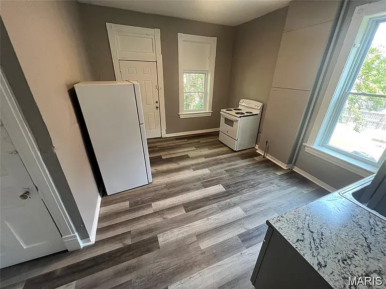 3135 Chippewa St #1F — Photo 2
