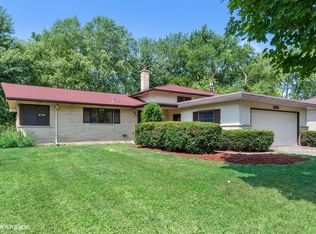 1225 Basswood Dr, Naperville, IL 60540