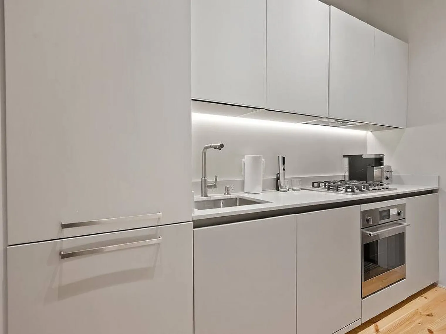 1 bed, 1.0 bath, 710 sqft, $2,059 — Photo 2