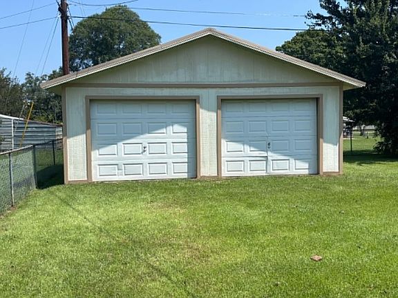 3rd image of 103 Evergreen St