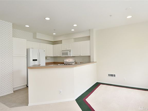 2nd image of 12530 Admiralty Way APT D204