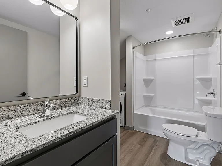 321 6th St E #10 — Photo 8
