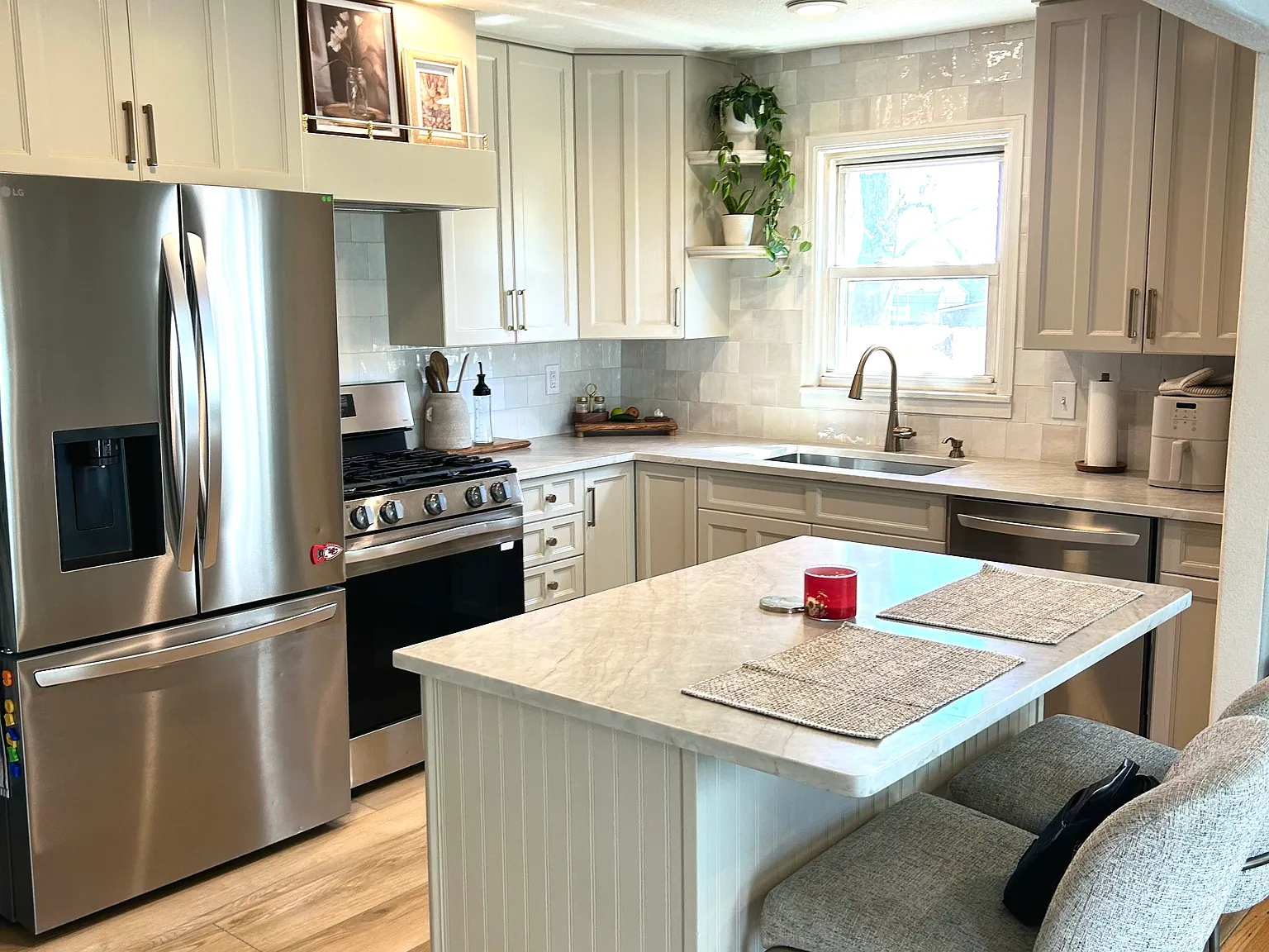 4 bed, 886 sqft, $2,800 — Photo 2